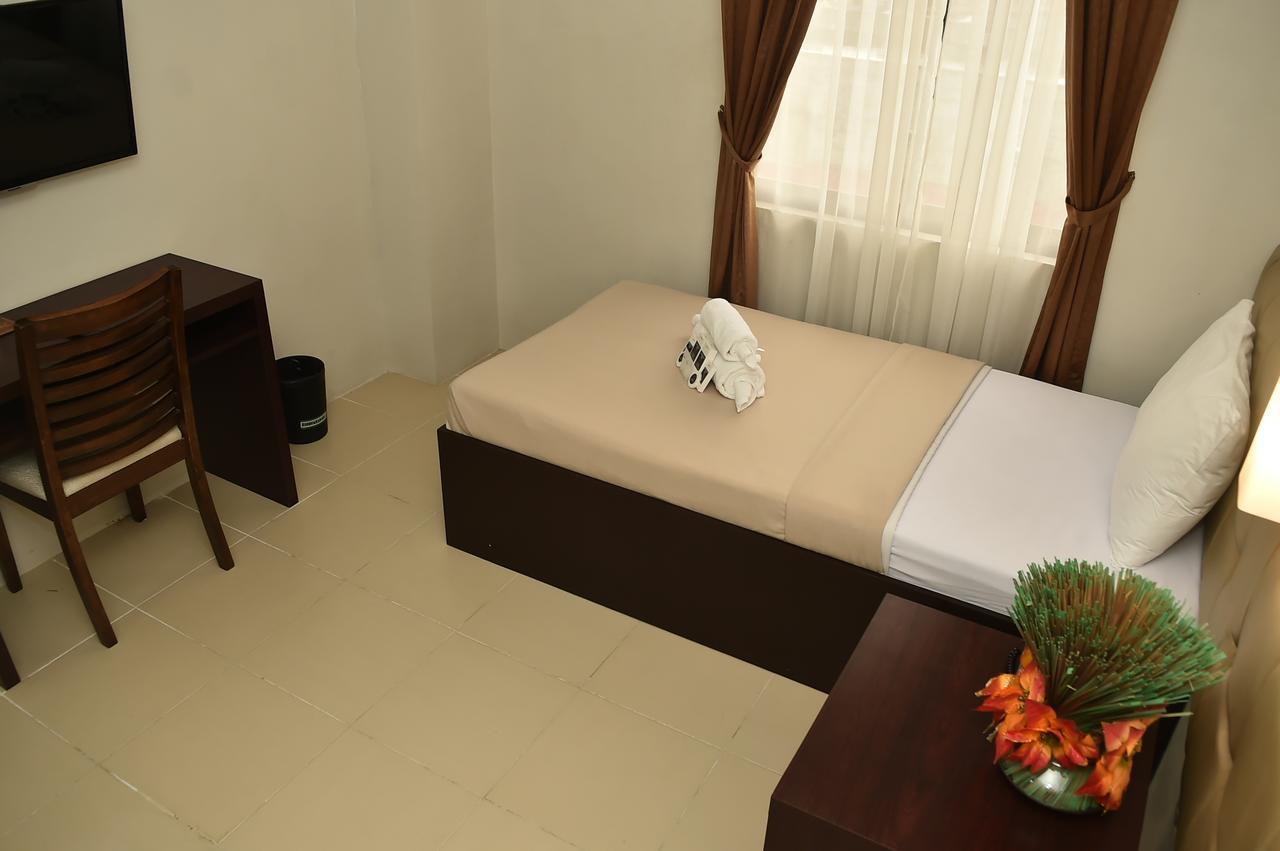 Columbus Plaza Hotel General Santos City Экстерьер фото