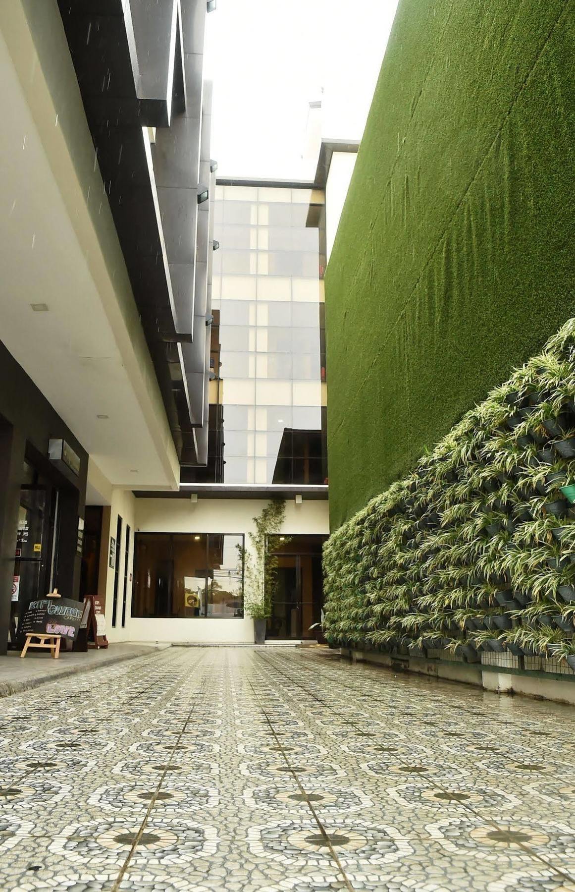 Columbus Plaza Hotel General Santos City Экстерьер фото