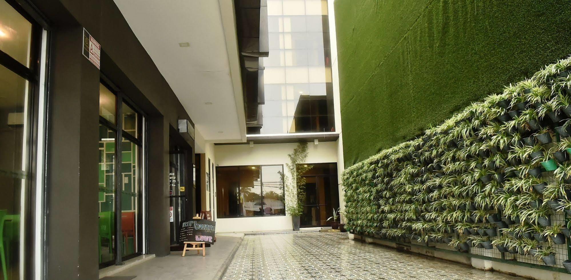 Columbus Plaza Hotel General Santos City Экстерьер фото